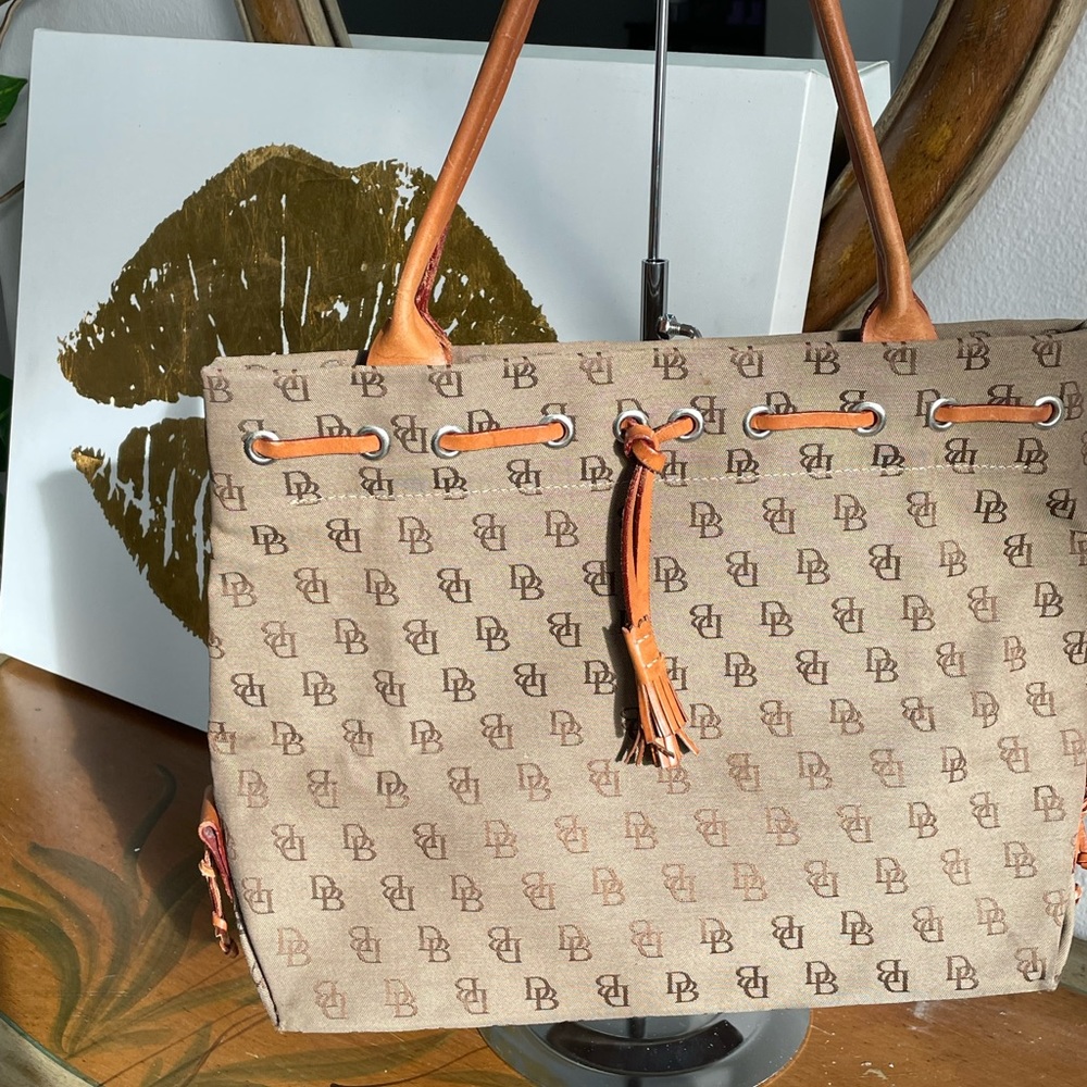 Dooney & Bourke Classic Tote Handbag